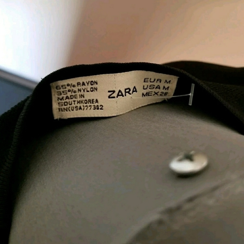 ZARA Fashion Sleeveless Black Top - Picture 4 of 5